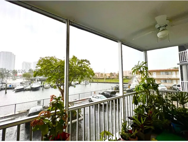 X Large Open Screened Balcony