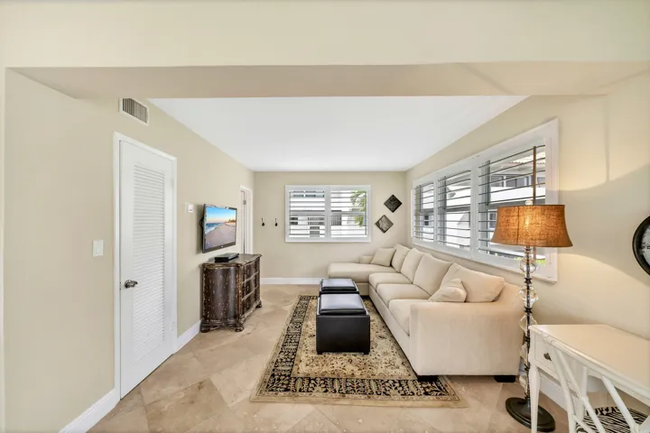 4 Living Area