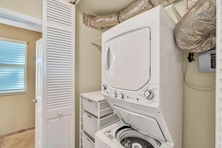 11 Laundry Closet (2)