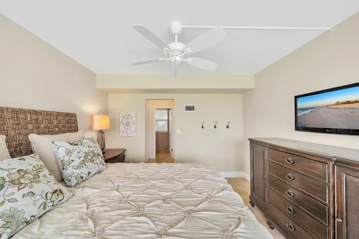 9 Primary Bedroom (3)