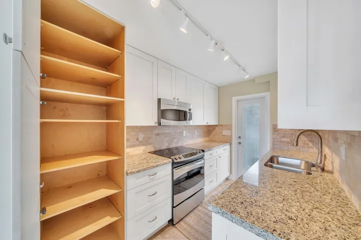 17 Kitchen (3)