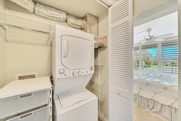 14 Laundry Closet (4)