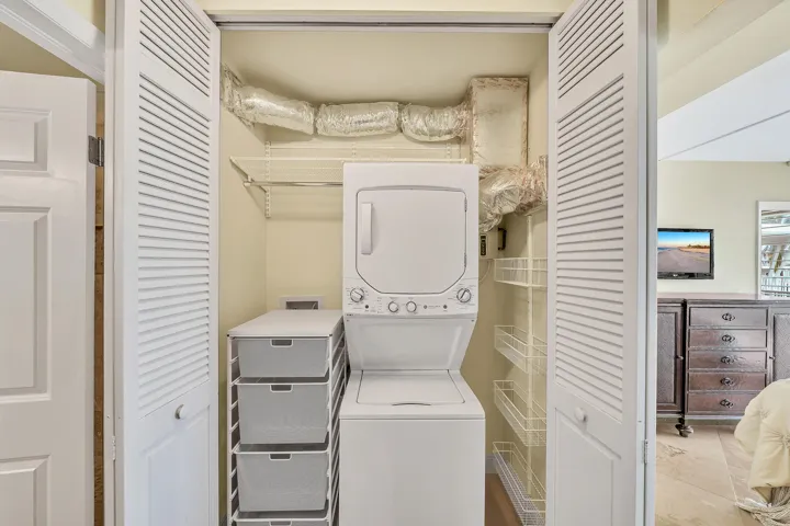 11 Laundry Closet (3)