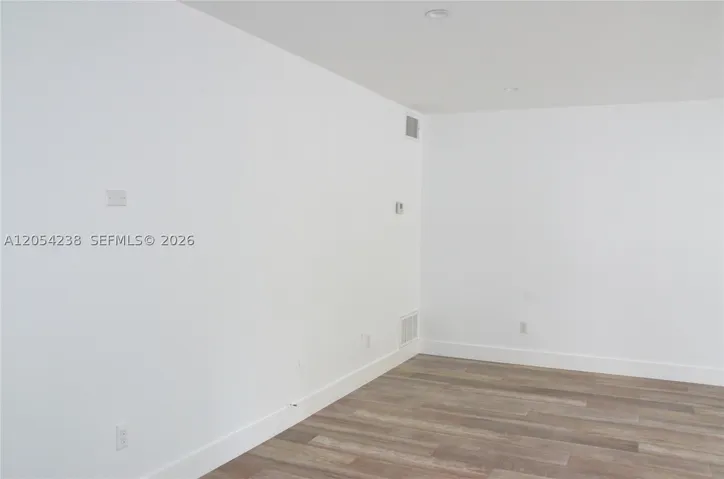 35 Edgewater Dr 104, Coral Gables, Florida 33133