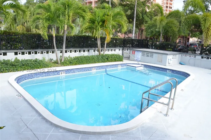 35 Edgewater Dr 104, Coral Gables, Florida 33133