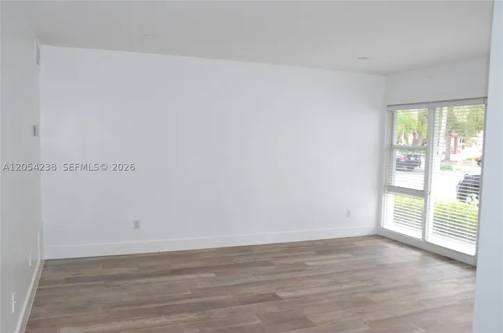 35 Edgewater Dr 104, Coral Gables, Florida 33133