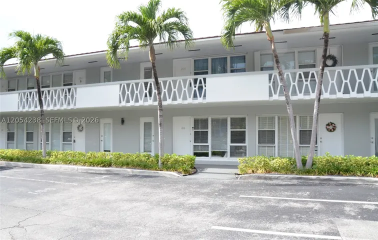 35 Edgewater Dr 104, Coral Gables, Florida 33133