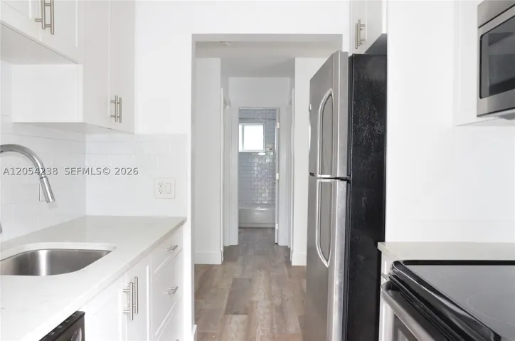 35 Edgewater Dr 104, Coral Gables, Florida 33133