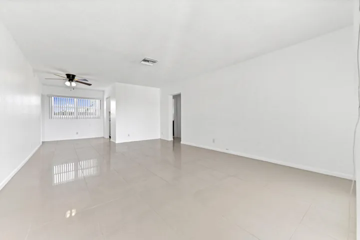 06 Living room 01