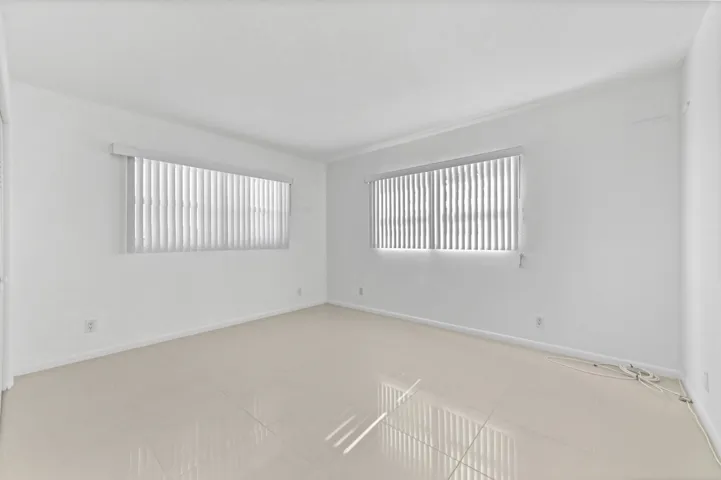 16 Bedroom 01