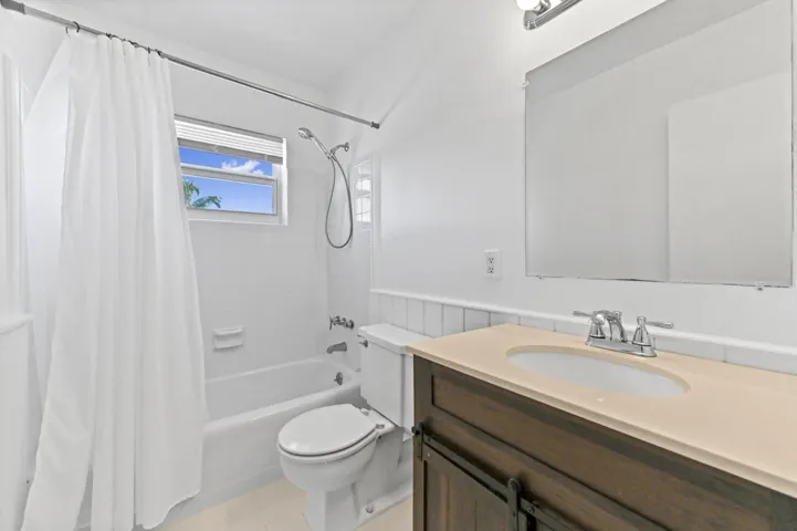 15 Bathroom 01