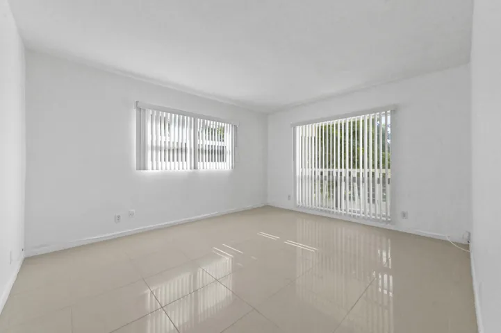 19 Bedroom 01