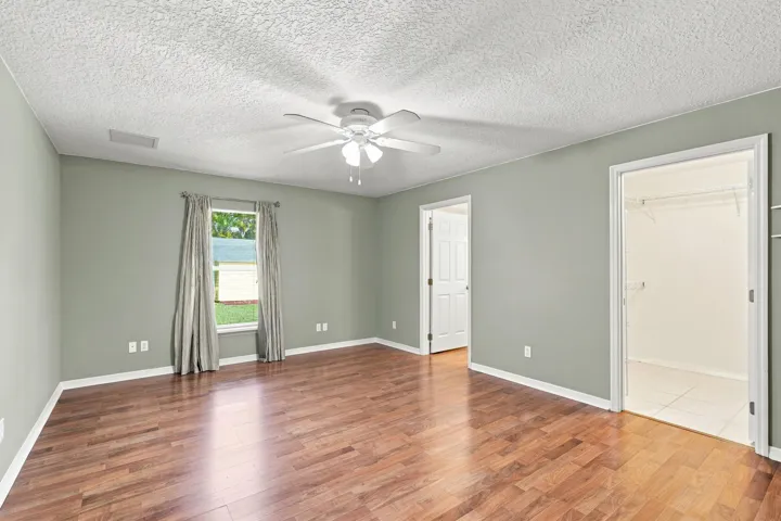 15_primary bedroom