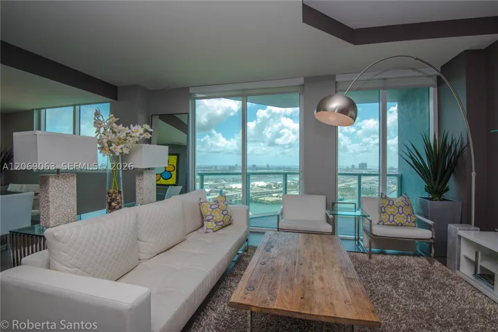 244 Biscayne Blvd 3902, Miami, Florida 33132