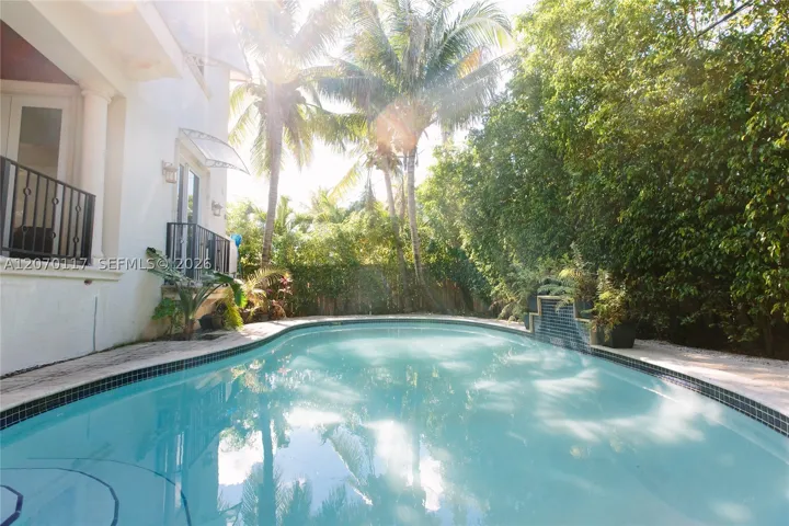 335 W Enid Dr, Key Biscayne, Florida 33149