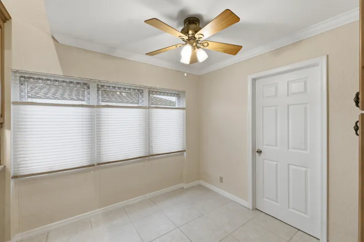 8719 NW 1st St_023