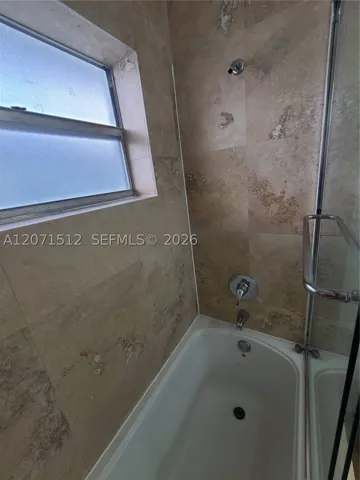 Deep tub