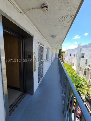 Cat walk from the Elevator to the​​‌​​​​‌​​‌‌​‌‌​​​‌‌​‌​‌​‌​​​‌​​ Unit