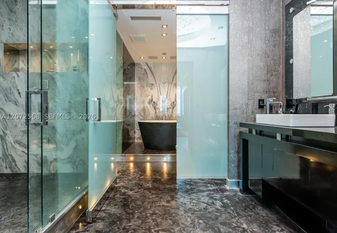 50 S Pointe Dr 905, Miami Beach, Florida 33139