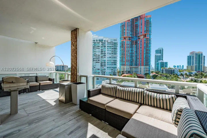 50 S Pointe Dr 905, Miami Beach, Florida 33139