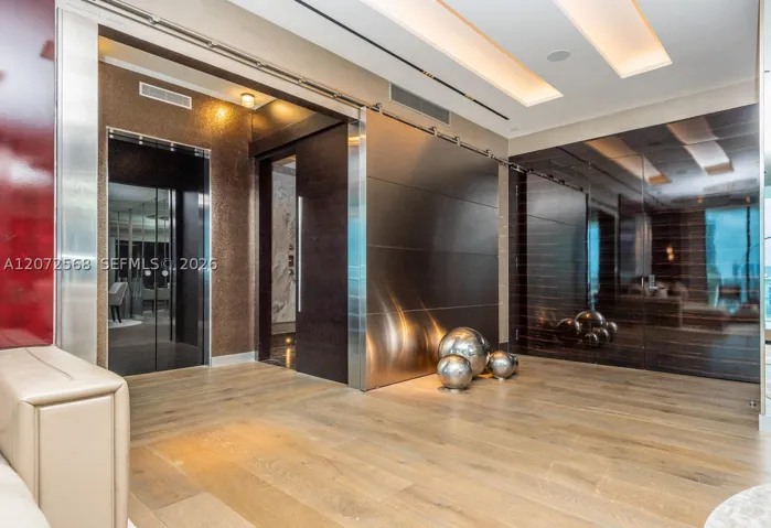 50 S Pointe Dr 905, Miami Beach, Florida 33139