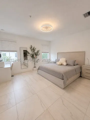 Master bedroom (2)