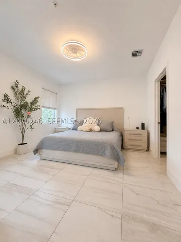 Master bedroom (2)