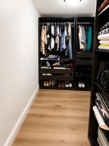 WALKING CLOSET