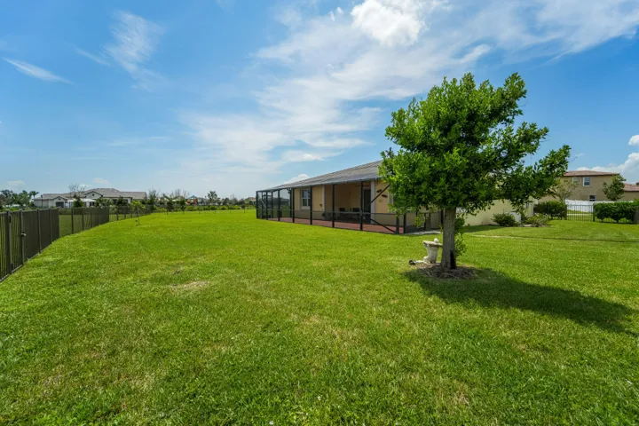7214 NW Farnsworth Cr PSL-9