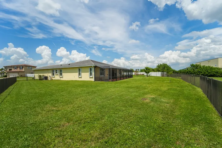 7214 NW Farnsworth Cr PSL-11