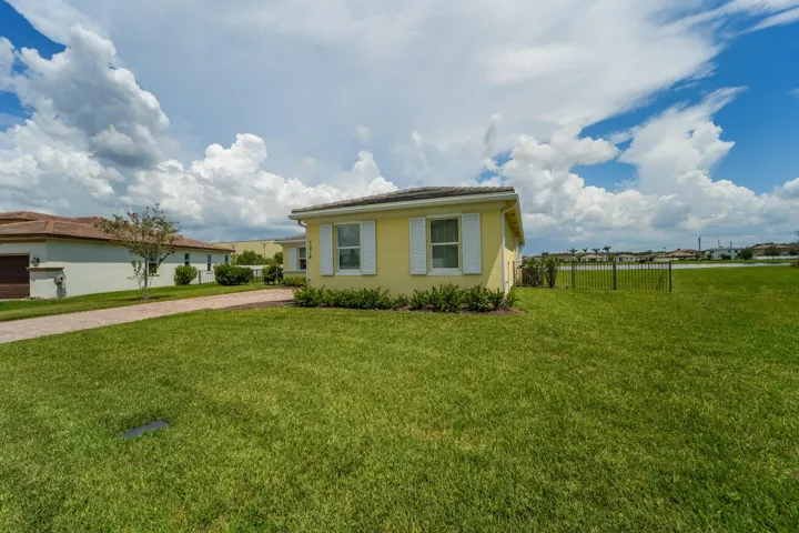 7214 NW Farnsworth Cr PSL-17