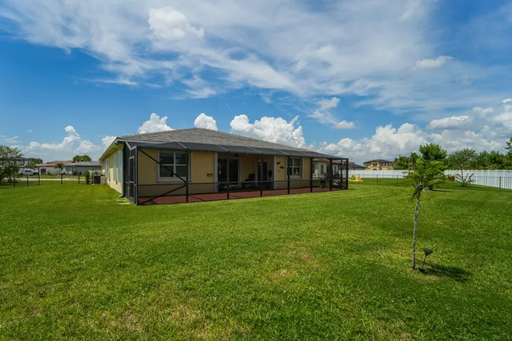 7214 NW Farnsworth Cr PSL-7