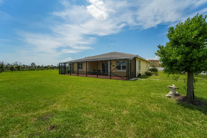 7214 NW Farnsworth Cr PSL-8