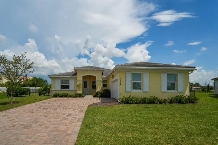 7214 NW Farnsworth Cr PSL-15