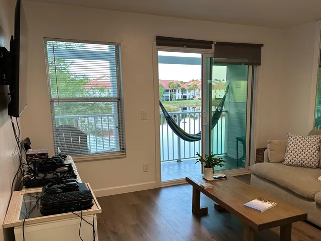 253 Cypress living room