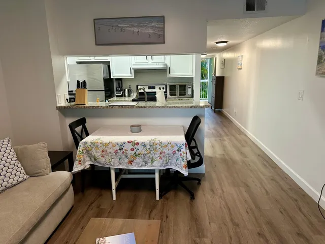 253 Cypress living room-kitchen