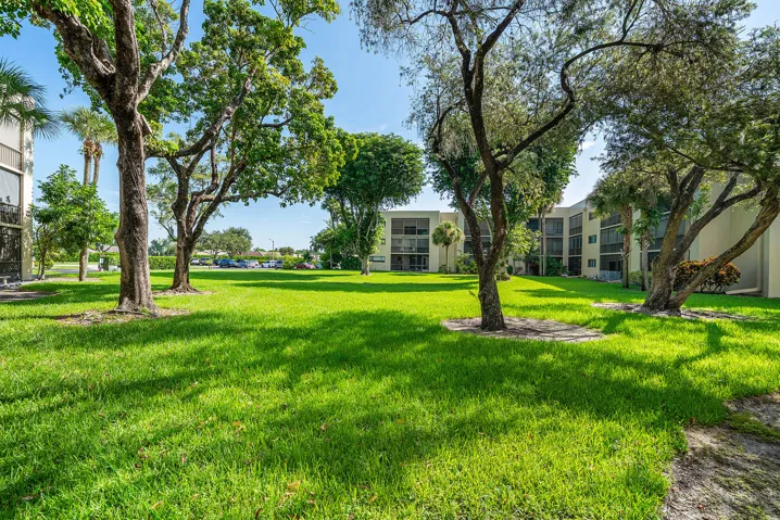 022-5190LasVerdesCircle-105-DelrayBeach-