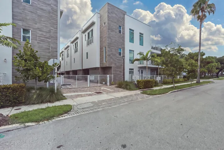 Gated Subdivision