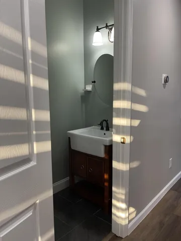 HALF BATH 1ST FLOOR