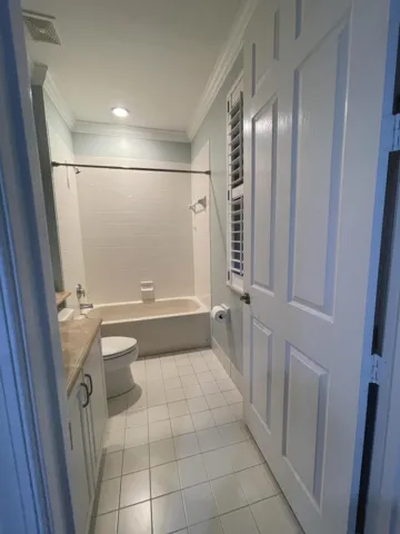 3RD FULL BTH 1ST FLOOR