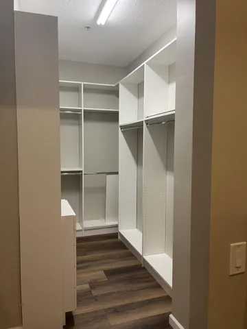 WALK IN CLOSET