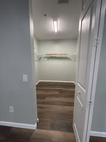 2 WALK IN CLOSET