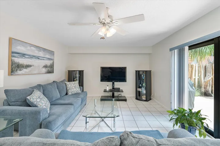02-702 NW 98th Cir_002