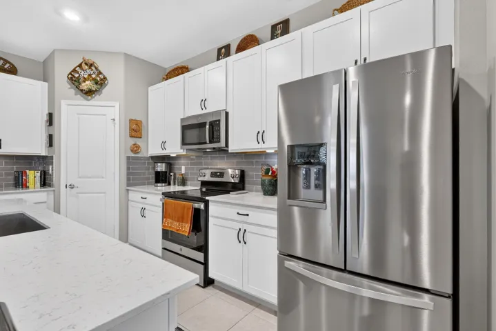 2048 UPGRADED APPLIANCES kitchen fridge