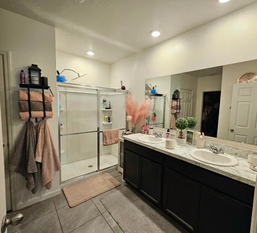 10000017 Main Bath
