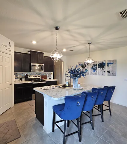 1017 Eat in Kitchen