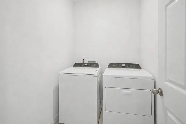D82F90FC-80AB-41FC-8E59-7D40846F6F94