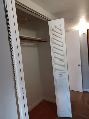 FIRST MASTERBEDROOM CLOSET