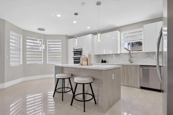 16401 SW 78th Ter Miami, FL, 33193
