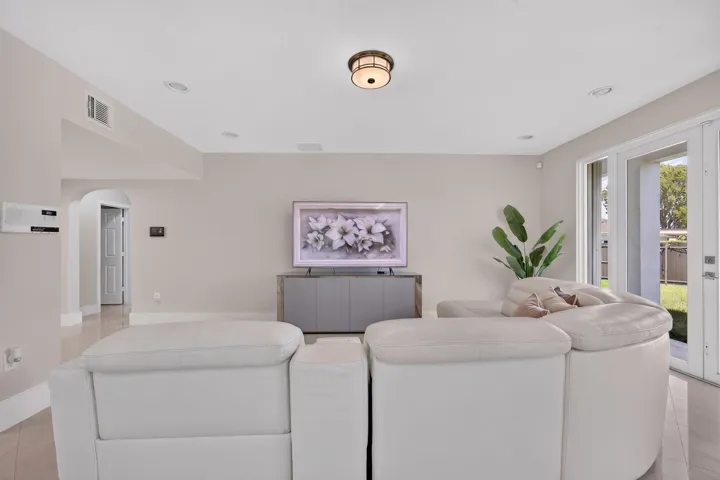 16401 SW 78th Ter Miami, FL, 33193